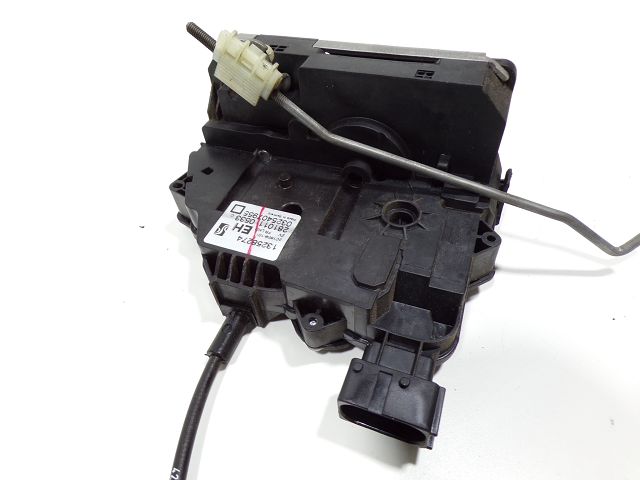 Serrure de porte avant droite