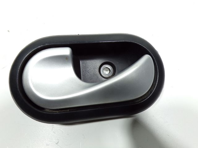 Poignée intérieure porte avant gauche