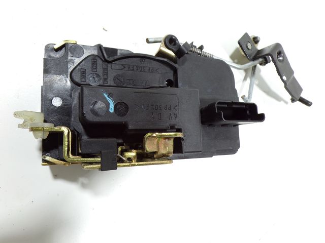Serrure de porte avant droite