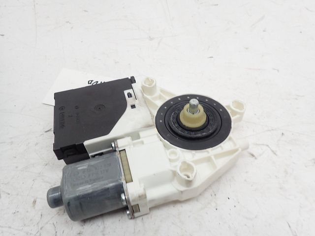 Lève-vitre électrique avant droit