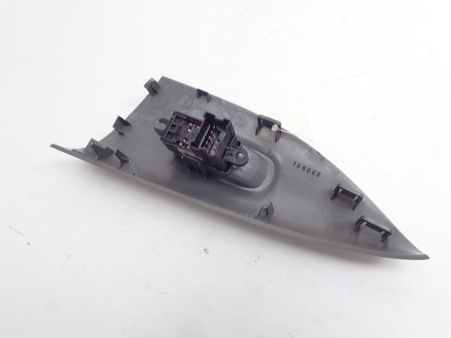 Commande lève-vitre avant droit