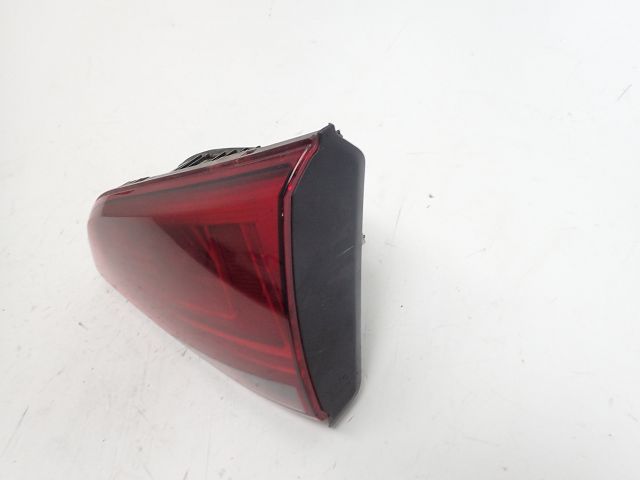 Feu arrière intérieur gauche