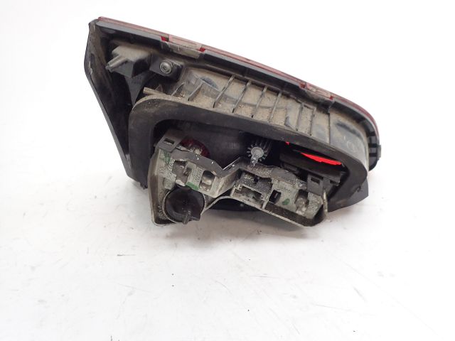 Feu arrière intérieur gauche