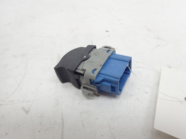 Commande lève-vitre avant droit