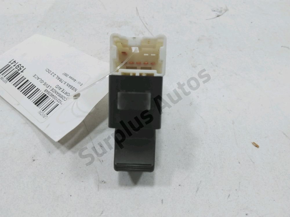 Commande lève-vitre avant droit