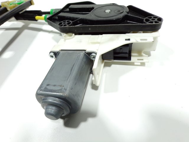 Lève-vitre électrique avant droit