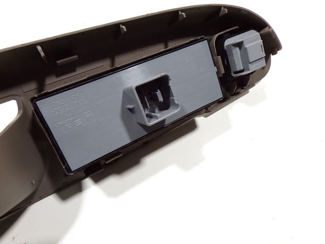 Commande lève-vitre avant gauche