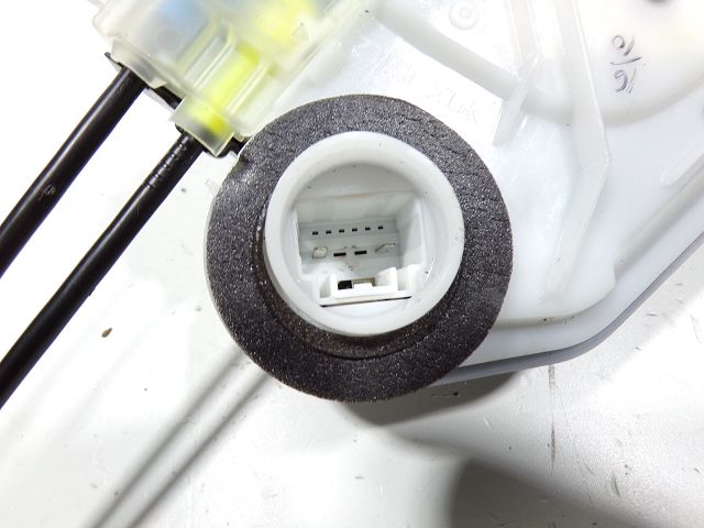 Serrure de porte arrière gauche