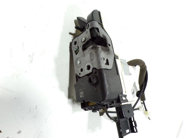 Serrure de porte avant gauche