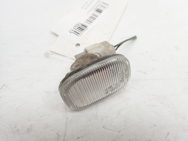 Repetiteur d'aile droit