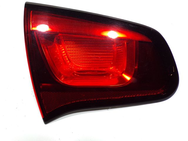 Feu arrière intérieur gauche