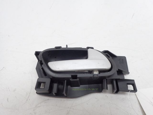 Poignée intérieure porte avant droite