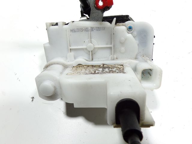 Serrure de porte avant droite