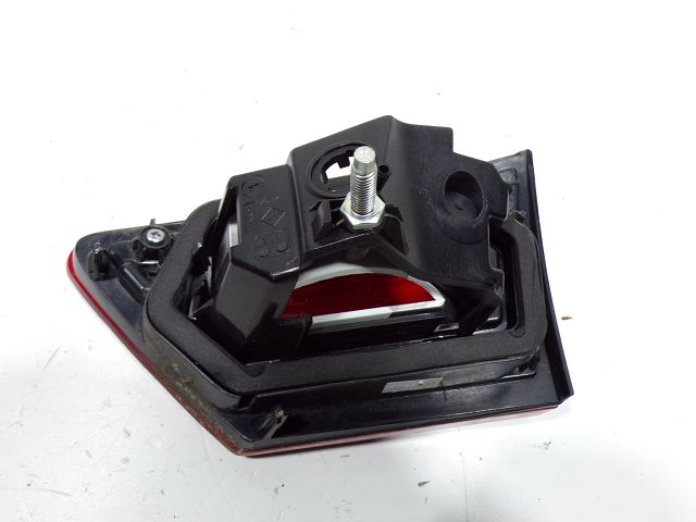 Feu arrière intérieur gauche