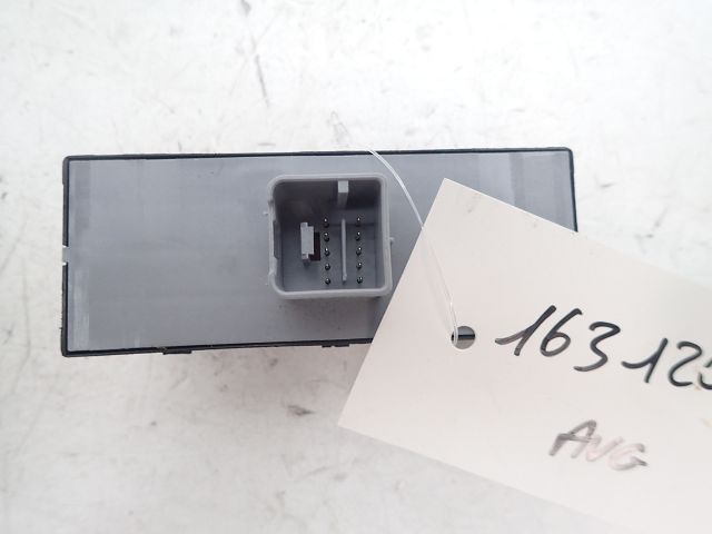 Commande lève-vitre avant gauche