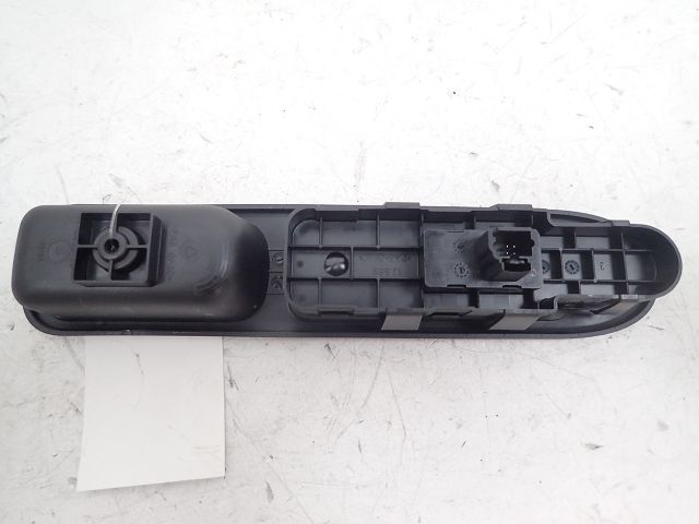 Commande lève-vitre avant gauche