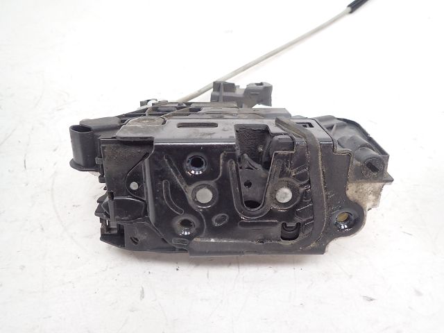 Serrure de porte avant droite