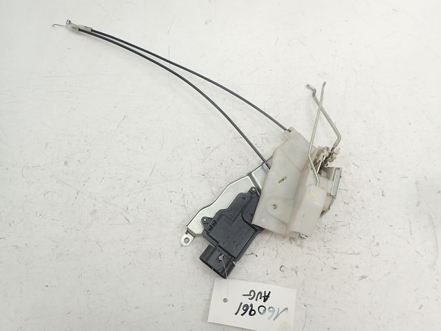 Serrure de porte avant droite