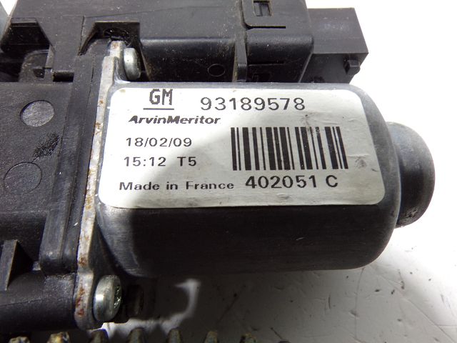 Lève-vitre électrique avant droit