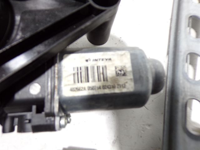 Lève-vitre électrique avant droit