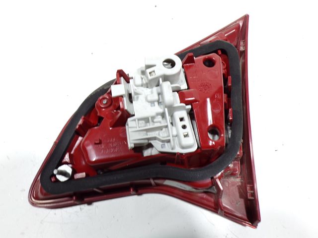 Feu arrière intérieur gauche