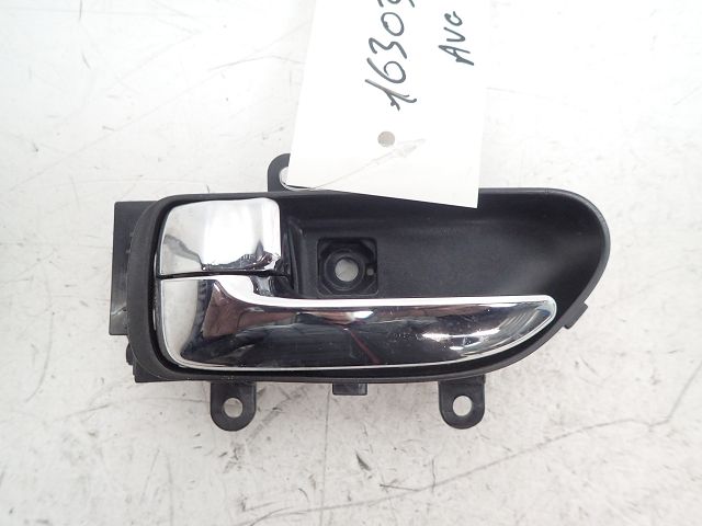 Poignee interieure porte avant gauche