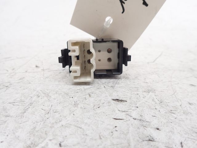 Commande lève-vitre avant droit