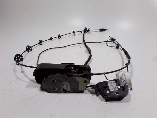 Serrure de porte avant droite