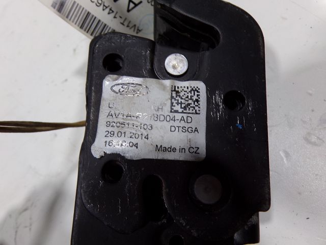 Serrure de porte avant droite