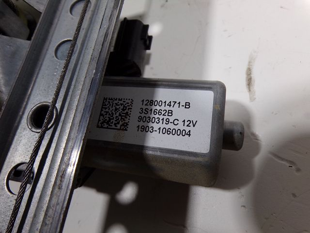 Lève-vitre électrique avant droit