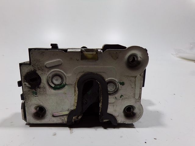 Serrure de porte avant droite