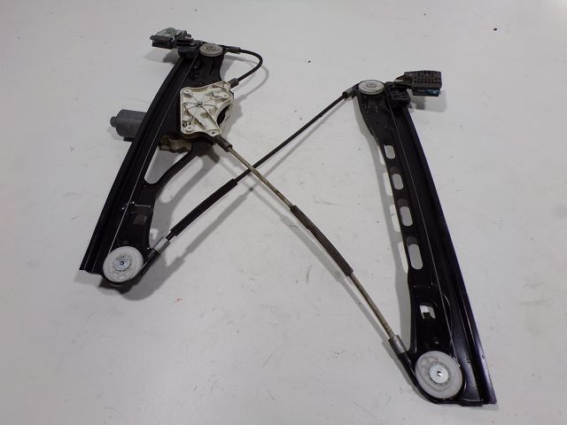 Lève-vitre électrique avant droit