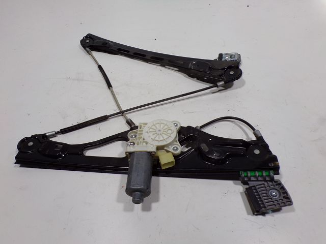 Lève-vitre électrique avant droit