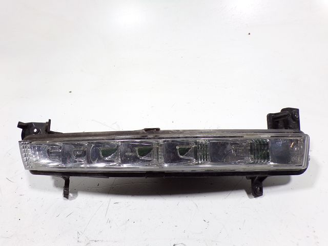 Feu diurne avant gauche