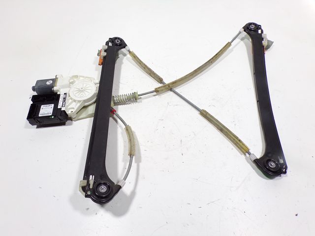 Lève-vitre électrique avant droit