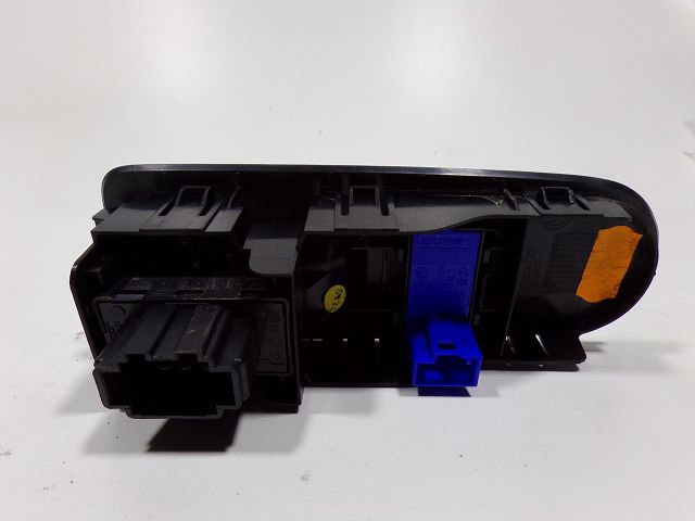 Commande lève-vitre avant gauche