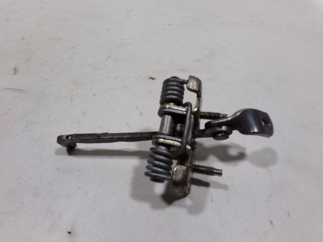 Tirant de porte avant droit