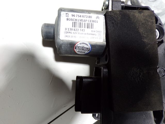 Lève-vitre électrique avant droit