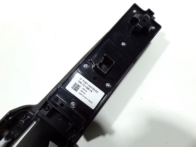 Commande lève-vitre avant gauche