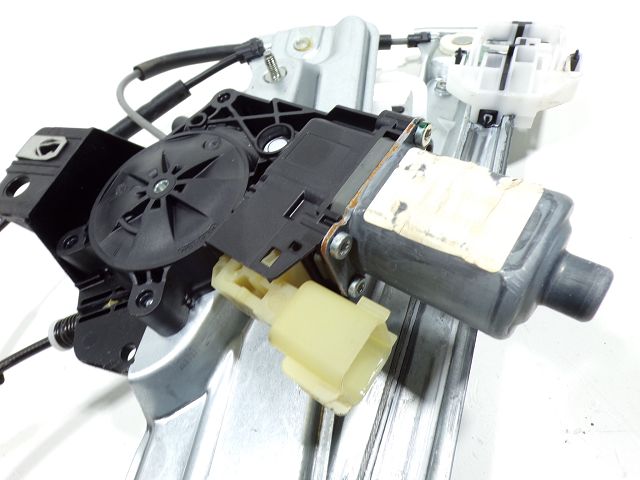 Lève-vitre électrique avant gauche