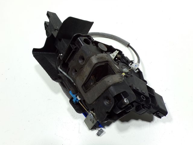 Serrure de porte avant gauche