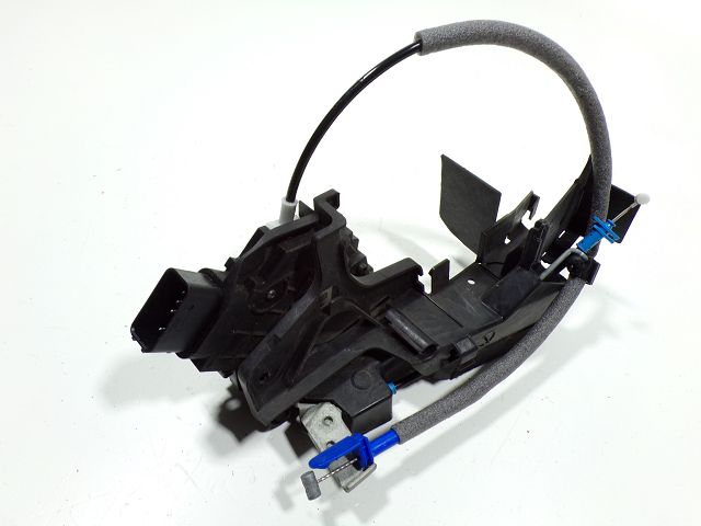 Serrure de porte avant gauche