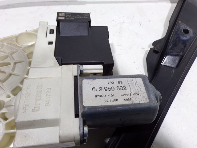 Lève-vitre électrique avant gauche