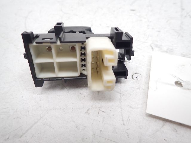 Commande lève-vitre avant droit