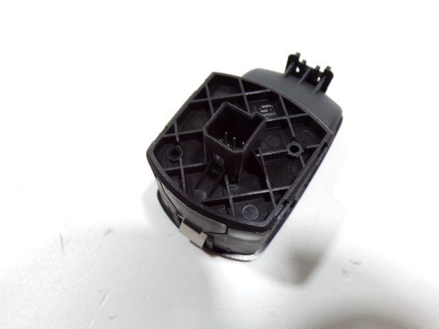 Commande lève-vitre avant droit