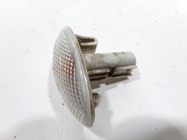 Repetiteur d'aile droit