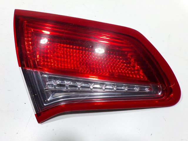 Feu arrière intérieur gauche