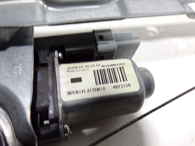 Lève-vitre électrique avant gauche