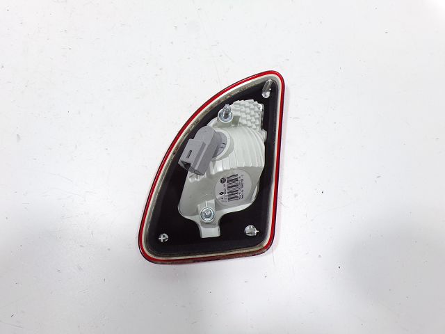 Feu arrière intérieur gauche