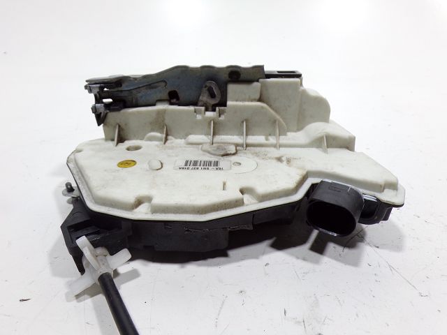 Serrure de porte avant droite